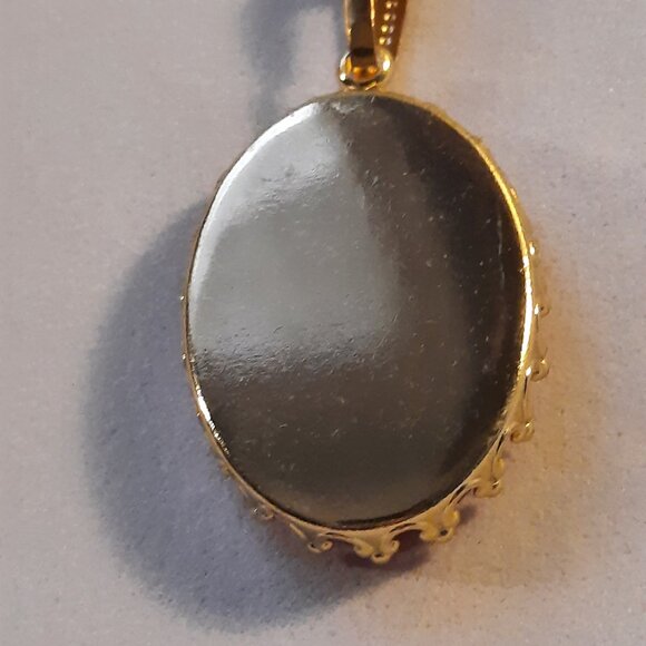 Brand New Gold Plated Handmade Light Green Color Charm Neckless - Picture 3 of 3